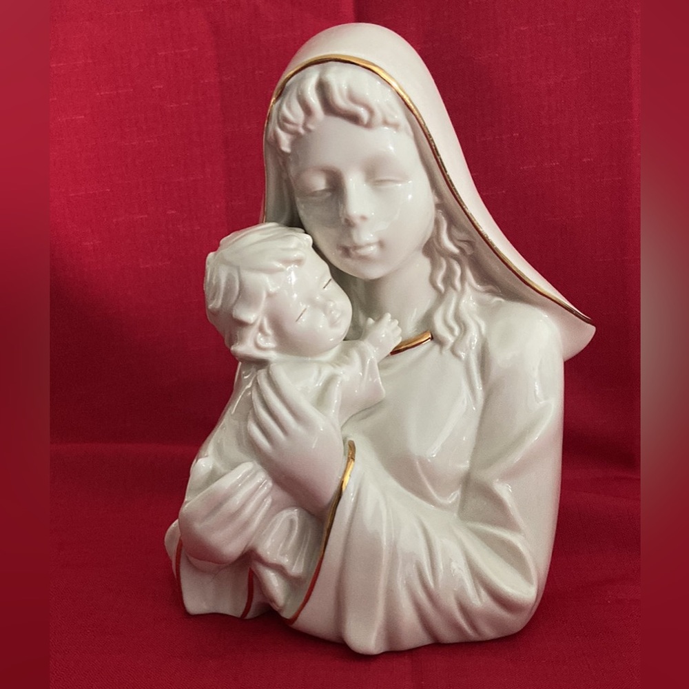 Mikasa Madonna and Child Fine White Porcelain with Gold Trim Figurine